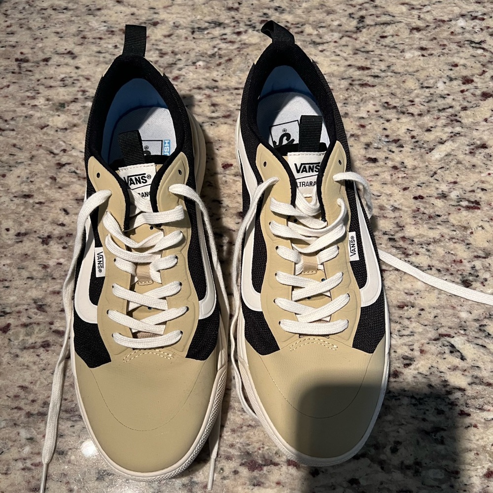 Vans Men's Black and Tan Sneakers- Like New!